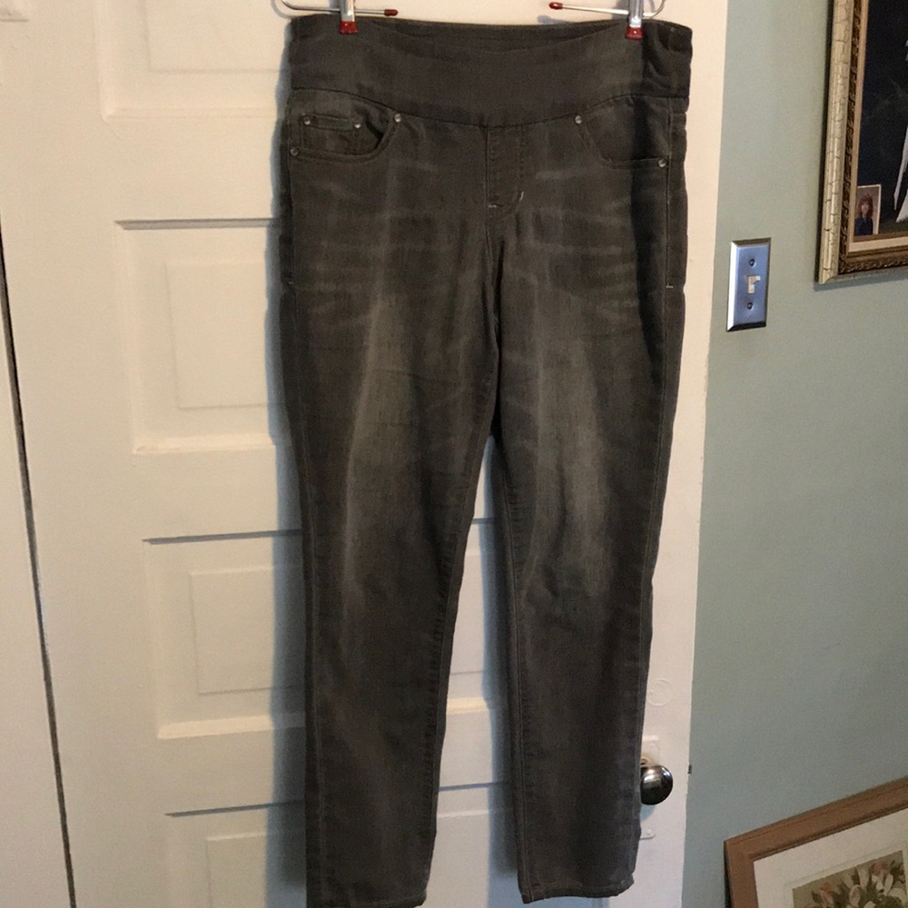 Gray pull on jag jeans